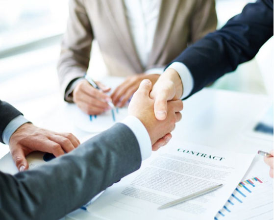 在多工位冷鐓機(jī)的設(shè)計(jì)和制造中，如何考慮生產(chǎn)效率和加工精度的平衡？有哪些優(yōu)化措施和技術(shù)？